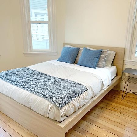 4 Bedroom Condo At Harvard Square And Harvard University Кеймбридж Екстериор снимка