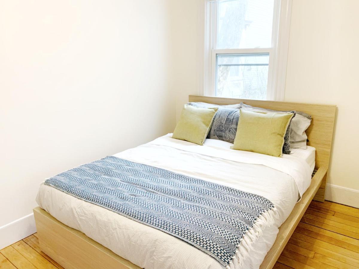 4 Bedroom Condo At Harvard Square And Harvard University Кеймбридж Екстериор снимка